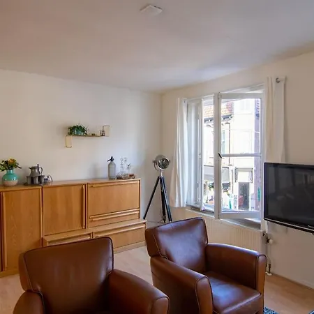 Centre Hilversum, 20 Minutes Train To Amsterdam Apartment