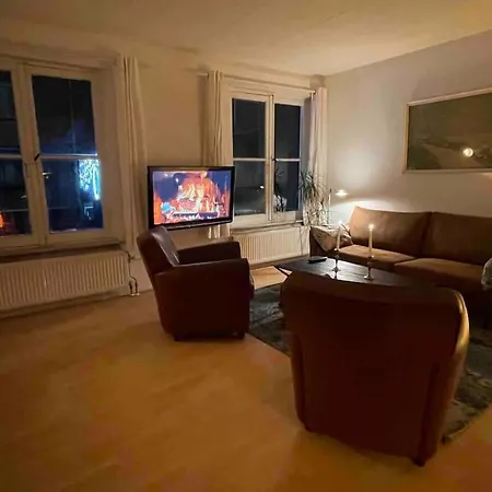 Centre Hilversum, 20 Minutes Train To Amsterdam Apartment *